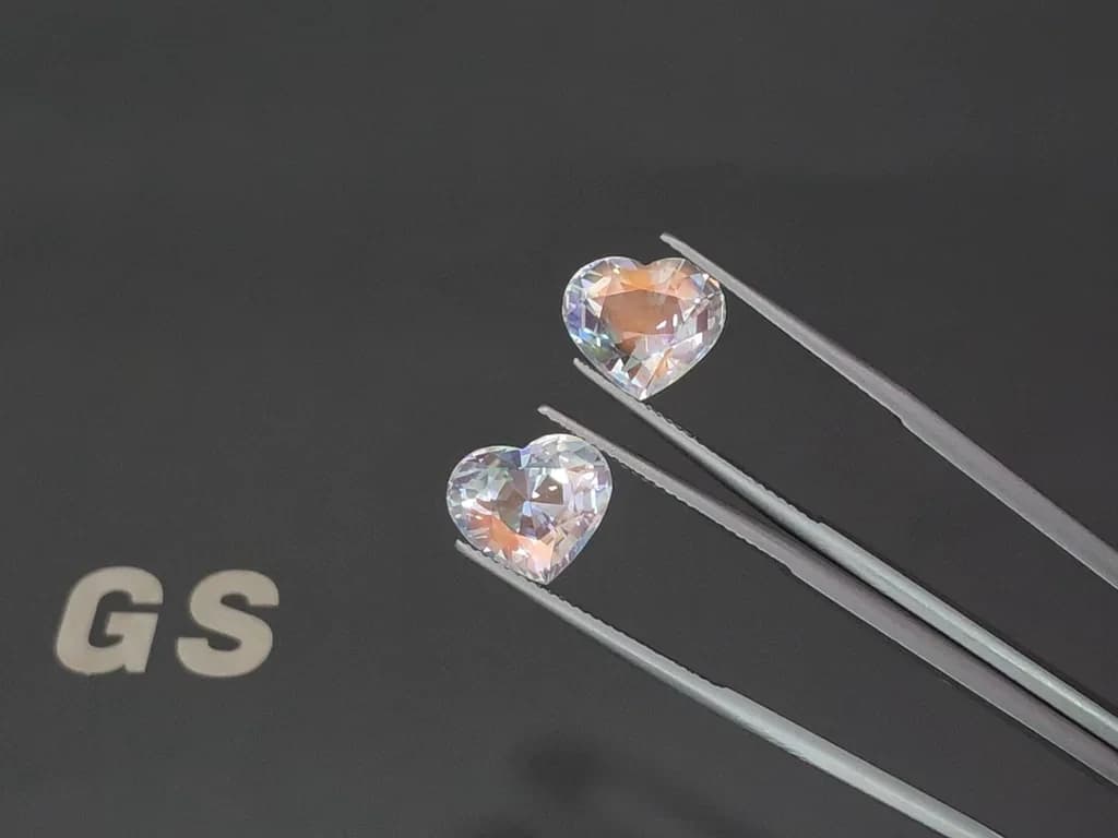 Pair of moonstones heart shape 9.26 carats, Madagascar ID 12289