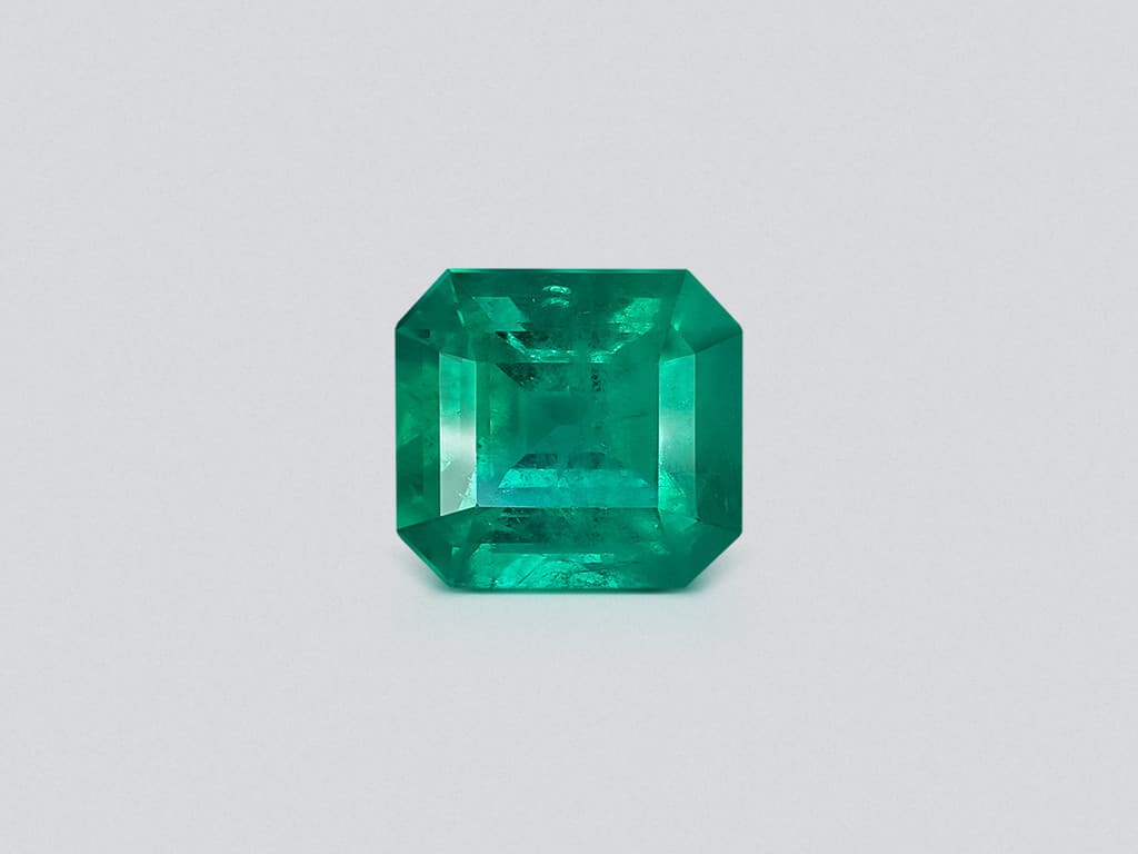 Muzo Vivid Green emerald in octagon cut 7.65 carats, Colombia (GRS) ID 10286
