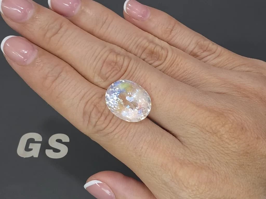 Rainbow moonstone in oval cut 11.94 carats, Madagascar ID 12290