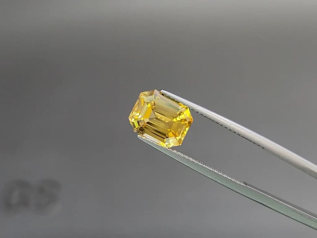 Golden Yellow sapphire in octagon cut 5.50 carats, Sri Lanka ID 11090