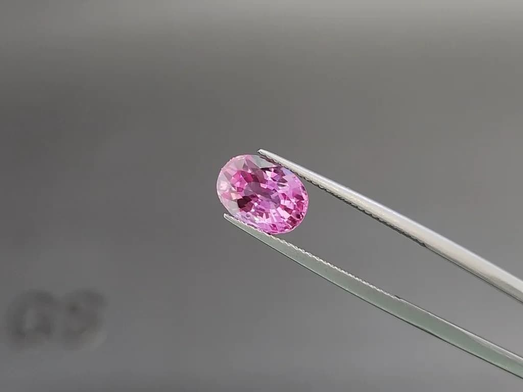 Unheated Intense Pink sapphire in oval cut 3.59 carats, Madagascar ID 11091