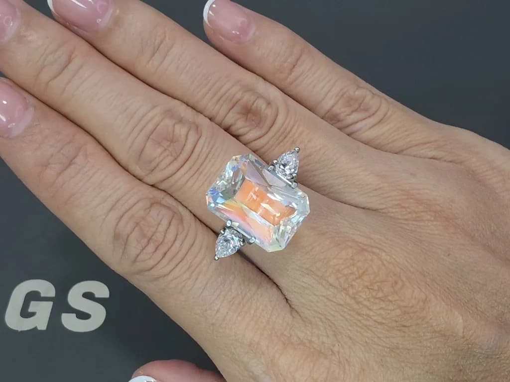 Rainbow moonstone cushion cut 11.93 carats, Madagascar ID 12293