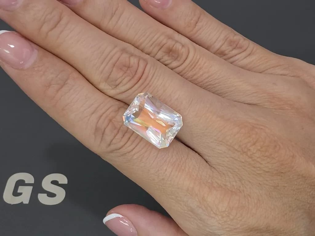 Rainbow moonstone cushion cut 11.93 carats, Madagascar ID 12293