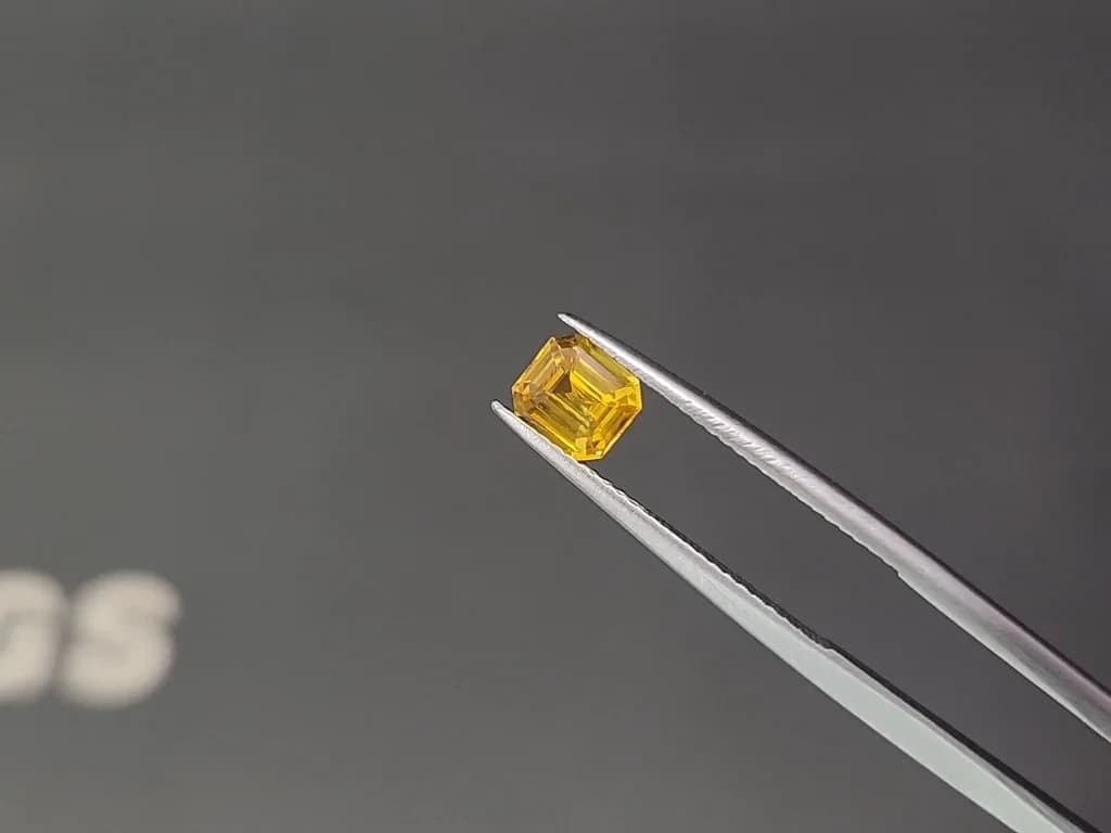 Sapphire Vivid Yellow octagon cut 1.05 carats, Sri Lanka ID 12393