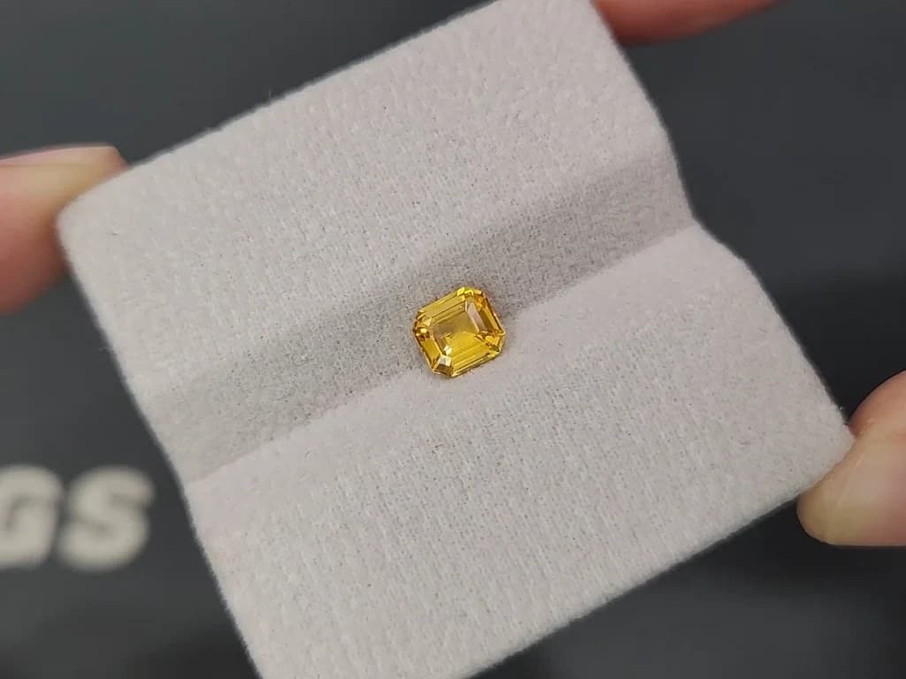Sapphire Vivid Yellow octagon cut 1.05 carats, Sri Lanka ID 12393