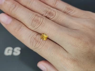 Sapphire Vivid Yellow oval cut 1.20 carats, Sri Lanka ID 12392
