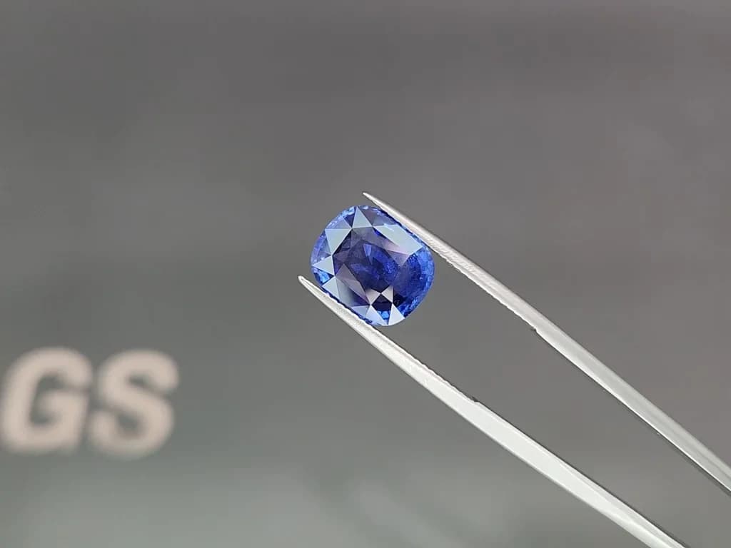 Sapphire Cornflower Blue cushion cut 5.45 carats, Sri Lanka ID 10991