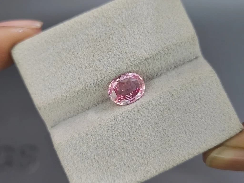 Padparadscha sapphire in oval cut 1.67 carats, Madagascar ID 11092