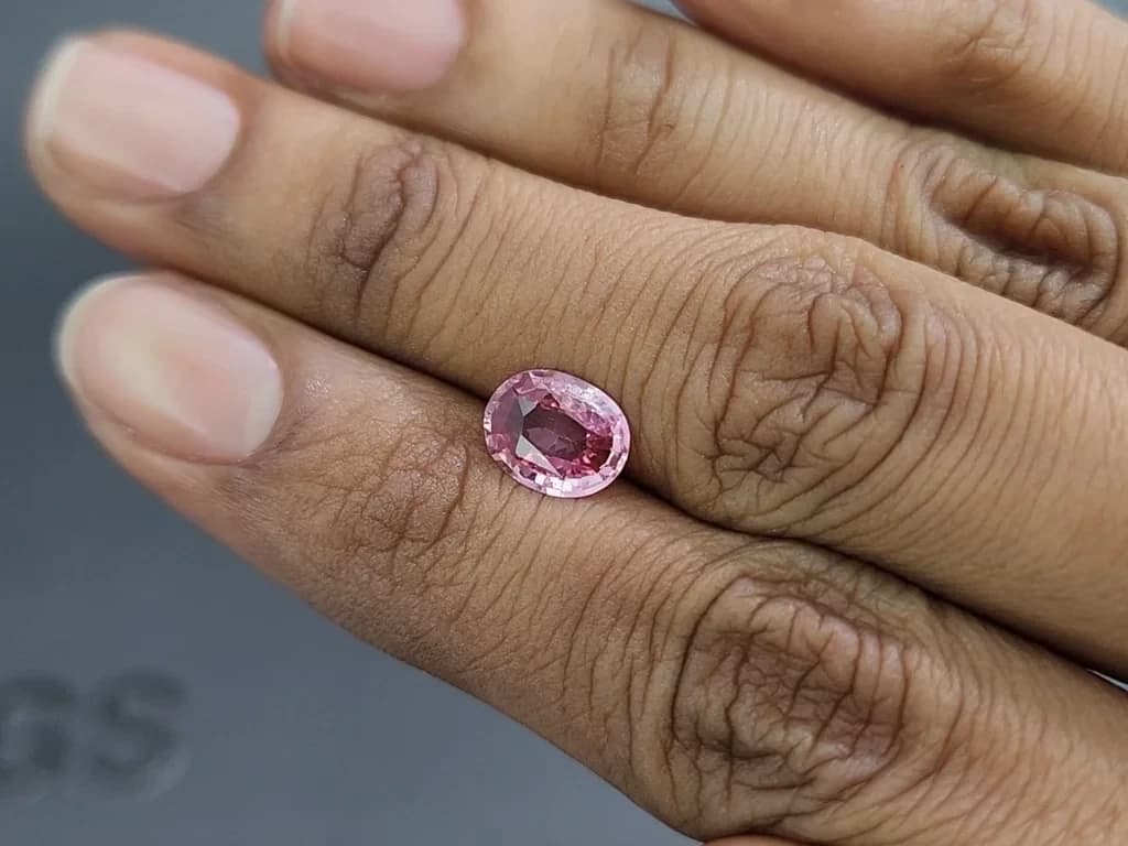 Padparadscha sapphire in oval cut 1.67 carats, Madagascar ID 11092