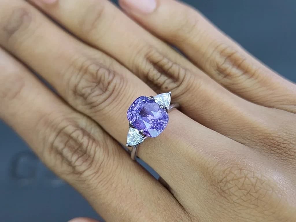 Unheated Lavender sapphire cushion cut 5.05 carats, Madagascar ID 11593