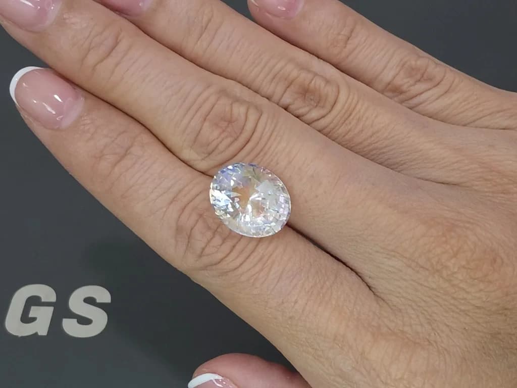 Rainbow moonstone in oval cut 7.81 carats, Madagascar ID 12294