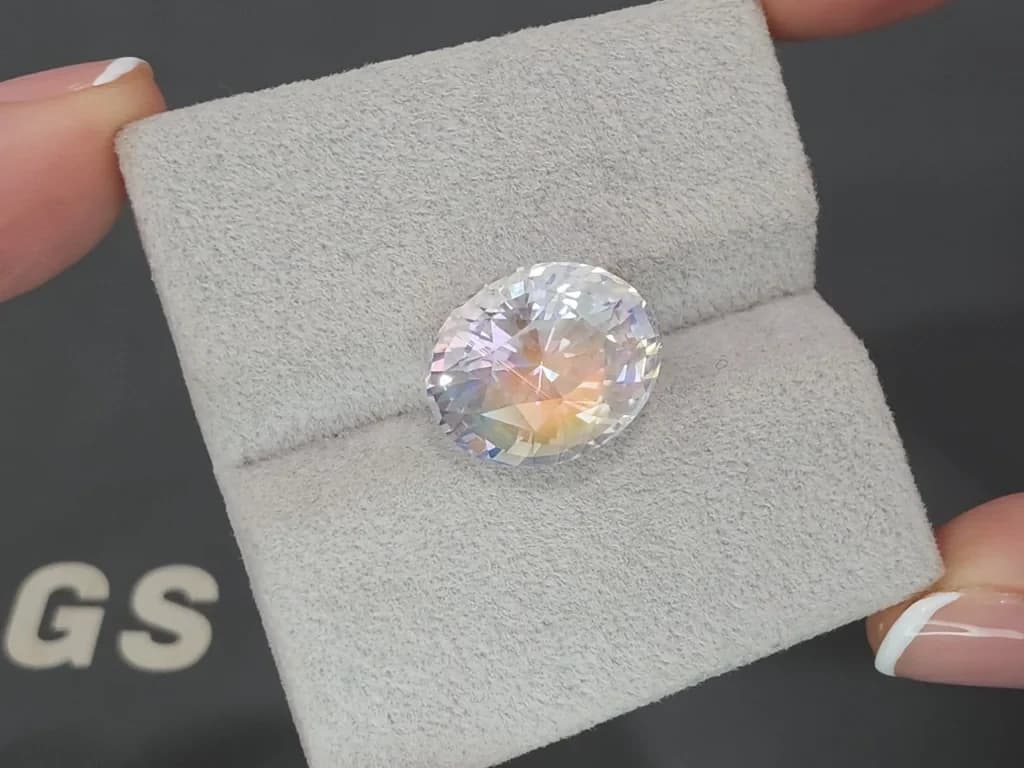 Rainbow moonstone in oval cut 7.81 carats, Madagascar ID 12294