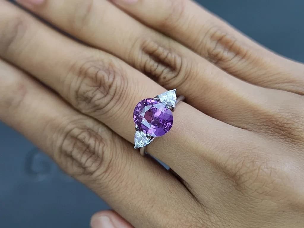 Unheated lavender sapphire oval cut 3.87 carats, Madagascar ID 11594