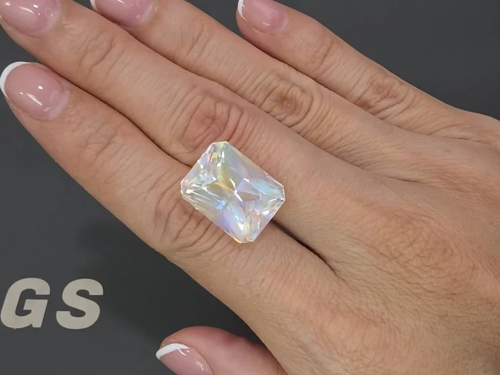 Rainbow moonstone cushion cut 15.03 carats, Madagascar ID 12295