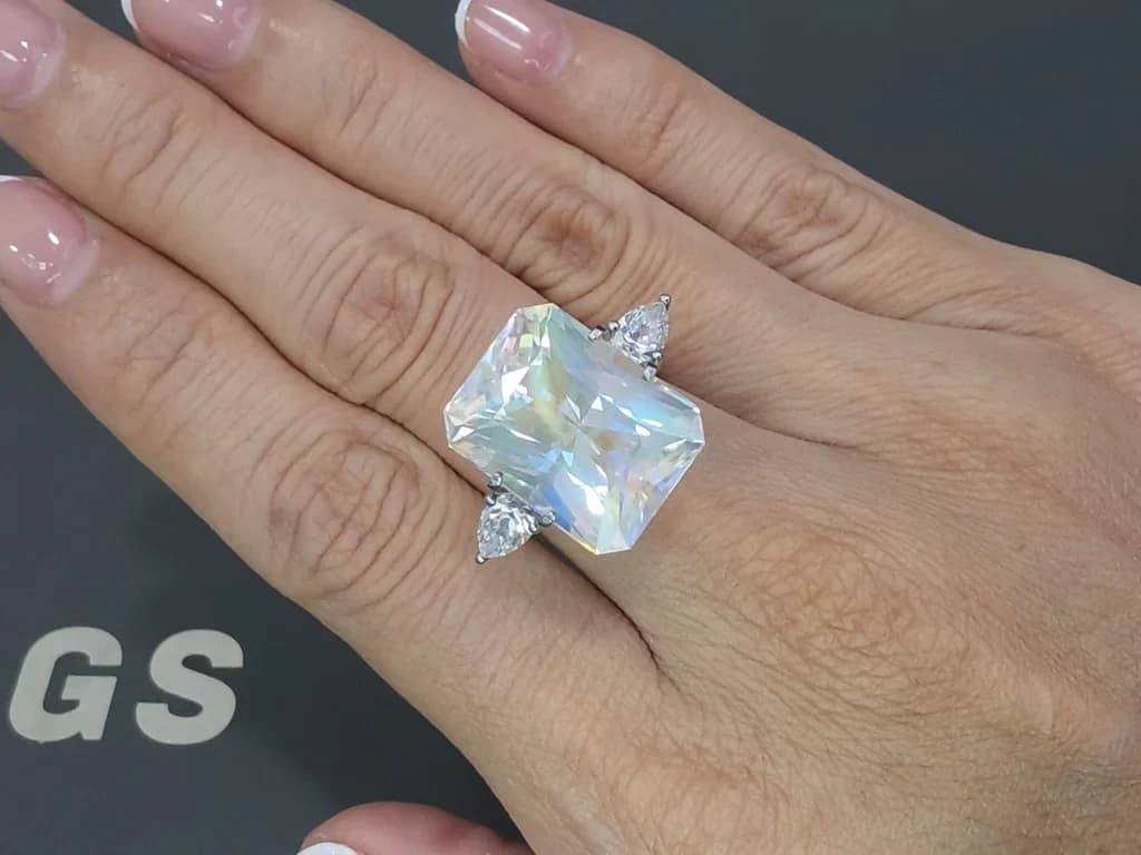 Rainbow moonstone cushion cut 15.03 carats, Madagascar ID 12295