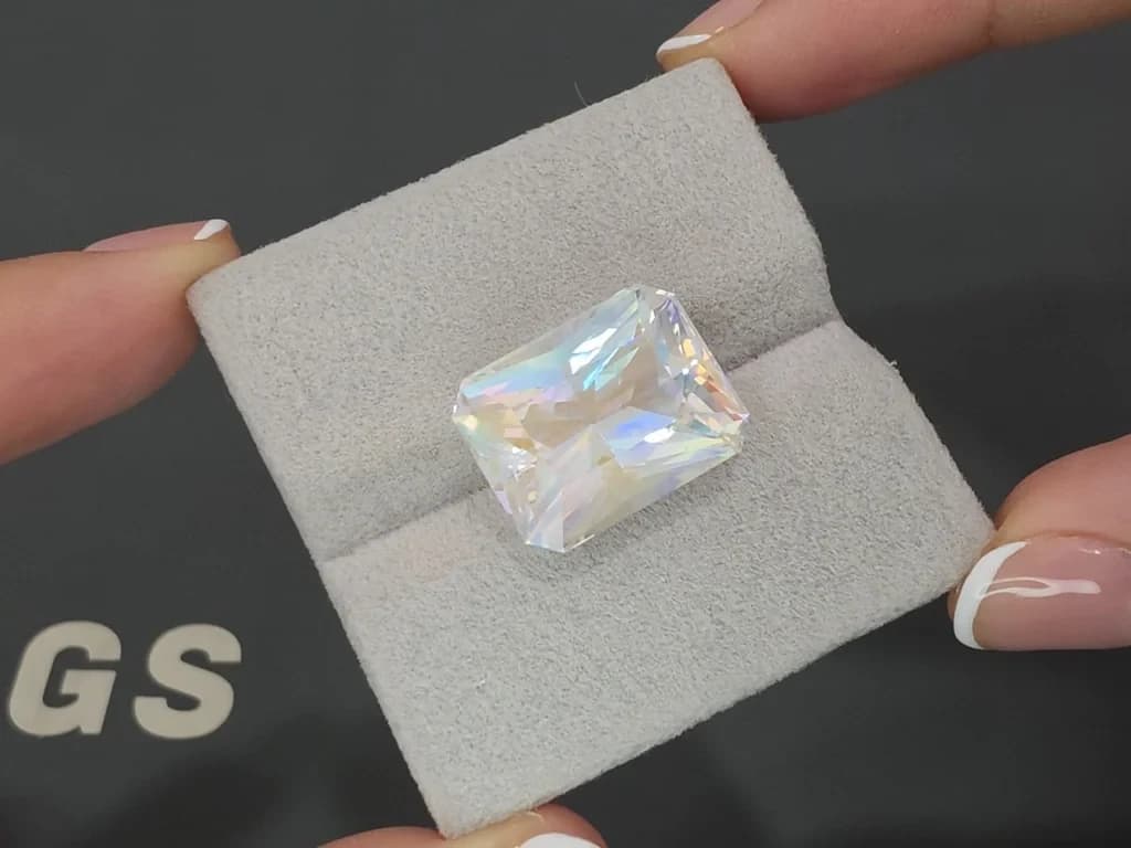 Rainbow moonstone cushion cut 15.03 carats, Madagascar ID 12295