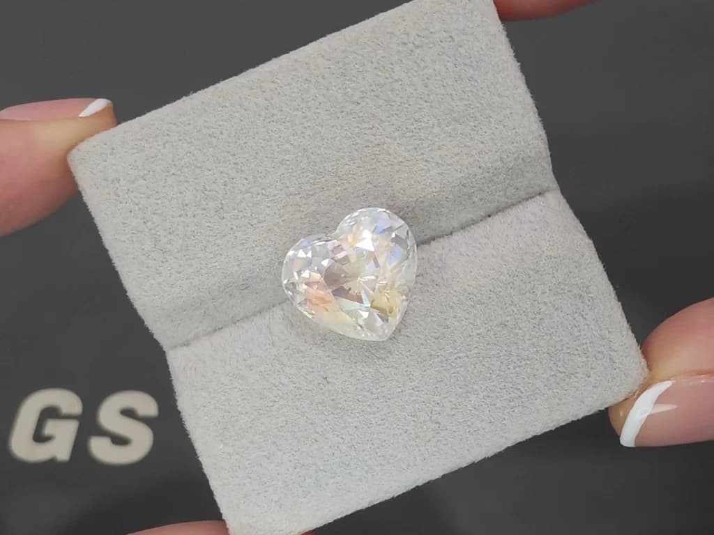 Rainbow moonstone heart shape 7.04 carats, Madagascar ID 12296
