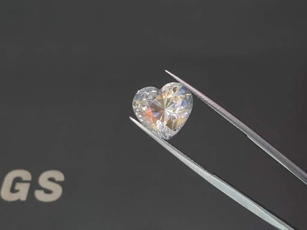 Rainbow moonstone heart shape 7.04 carats, Madagascar ID 12296