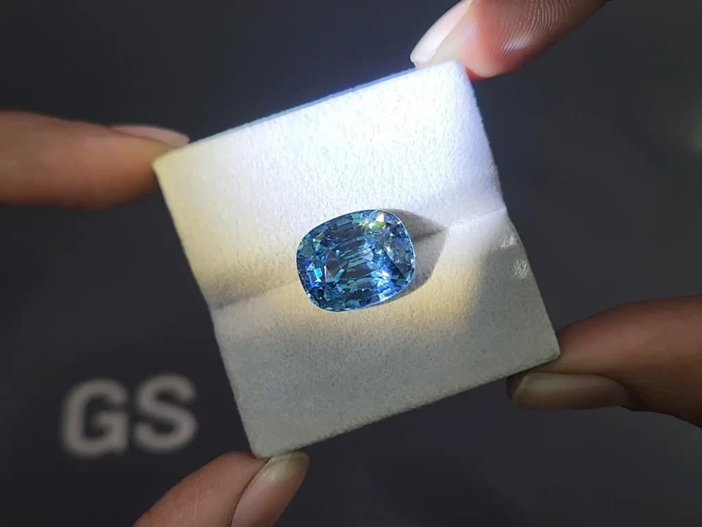 Unique Color-Change Violet to Green Vibrant zircon in cushion cut 15.20 carats, Burma ID 10794