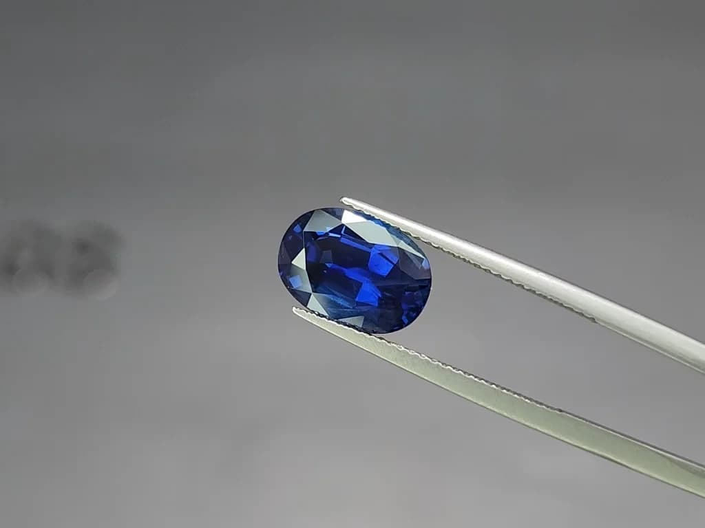 Sapphire Royal Blue oval cut 5.05 carats, Madagascar ID 11596