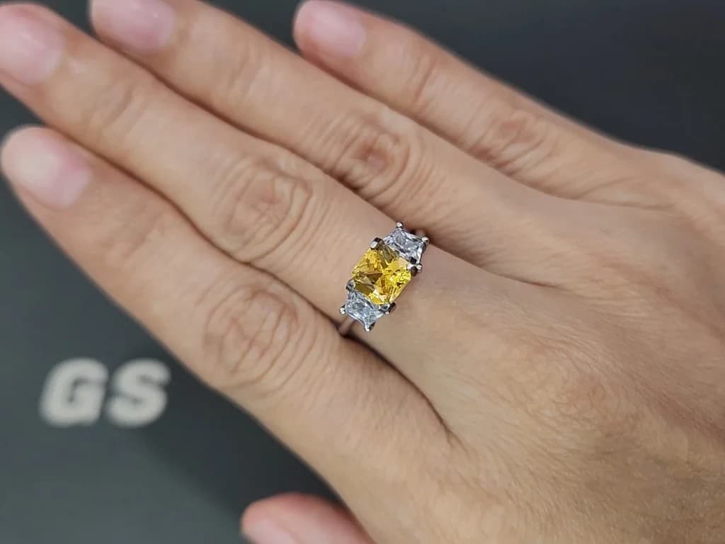 Sapphire Vivid Yellow radiant cut 1.53 carats, Sri Lanka ID 12397