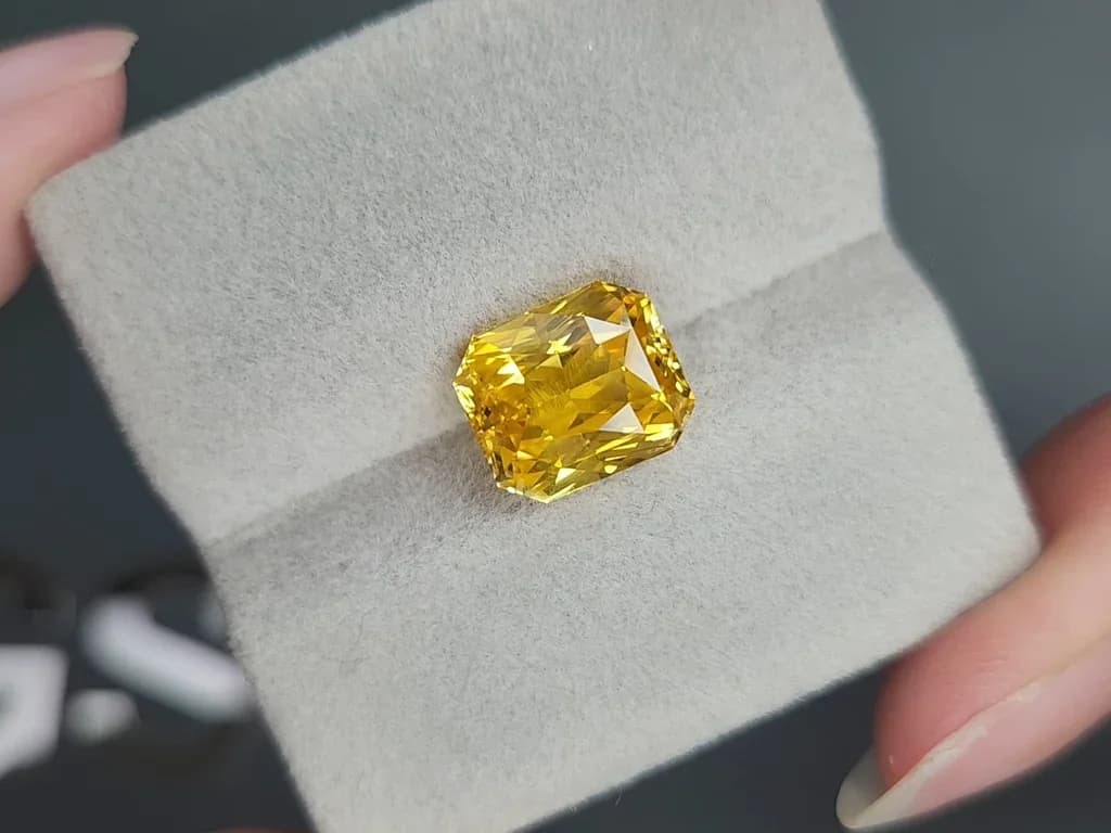 Yellow sapphire in radiant cut 8.17 carats, Sri Lanka ID 8945