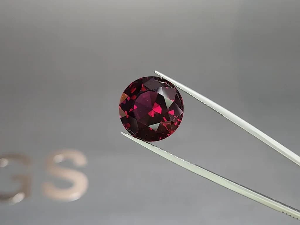 Large rhodolite garnet round cut 23.90 carats, Africa ID 12298