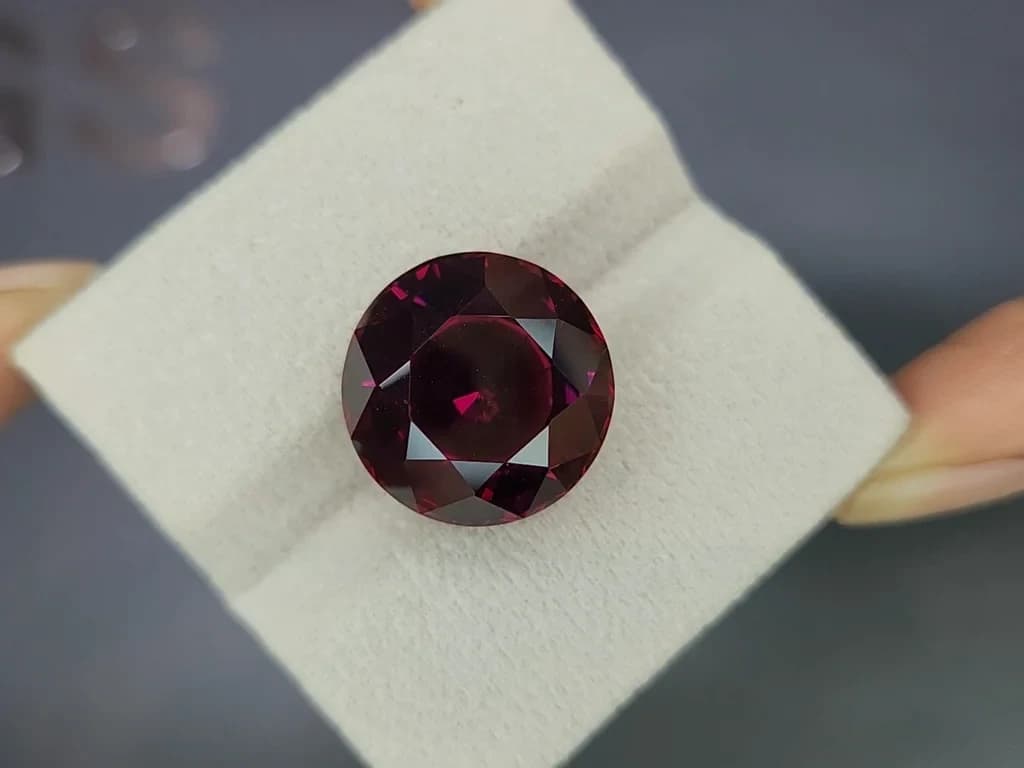 Large rhodolite garnet round cut 23.90 carats, Africa ID 12298