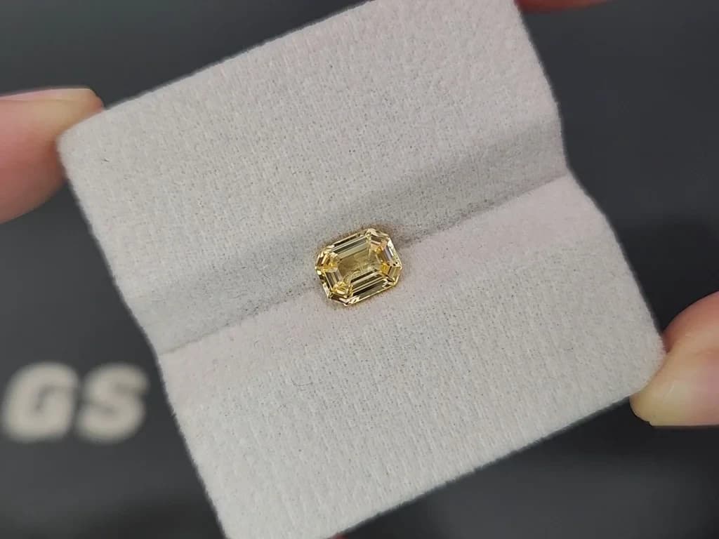 Sapphire Vivid Yellow octagon cut 1.55 carats, Sri Lanka ID 12398