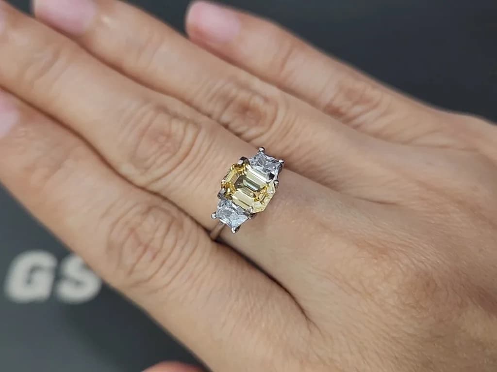 Sapphire Vivid Yellow octagon cut 1.55 carats, Sri Lanka ID 12398