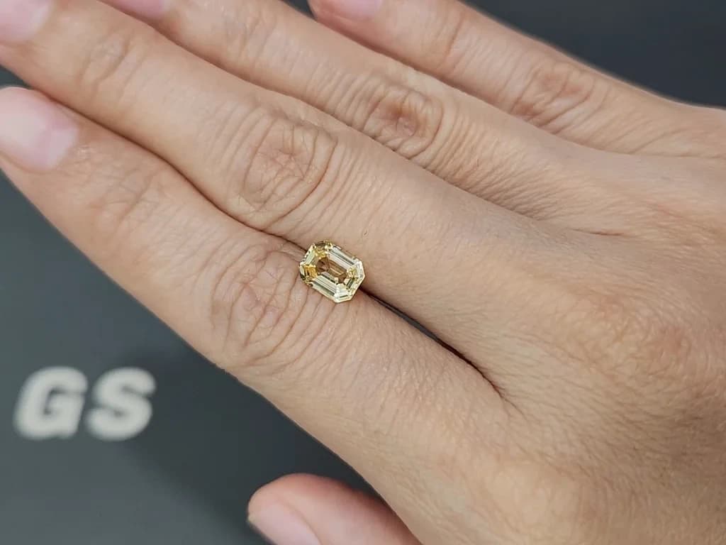Sapphire Vivid Yellow octagon cut 1.55 carats, Sri Lanka ID 12398
