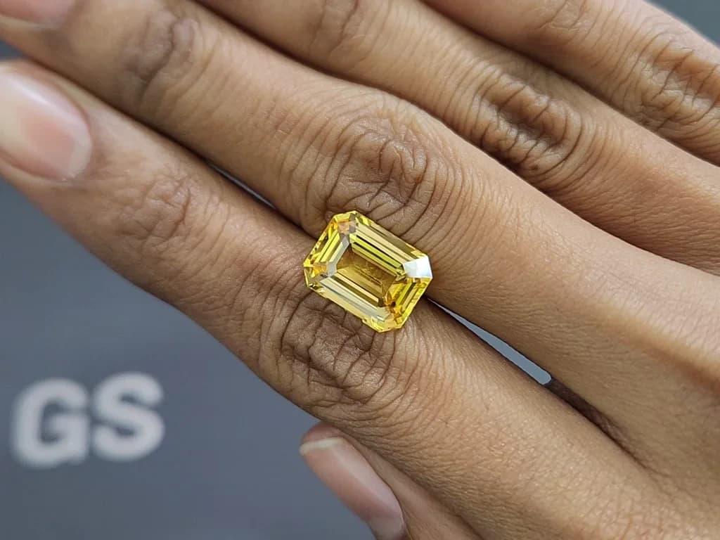 Unheated Golden Vivid Yellow sapphire in octagon cut 8.10 carats, Sri Lanka ID 10796
