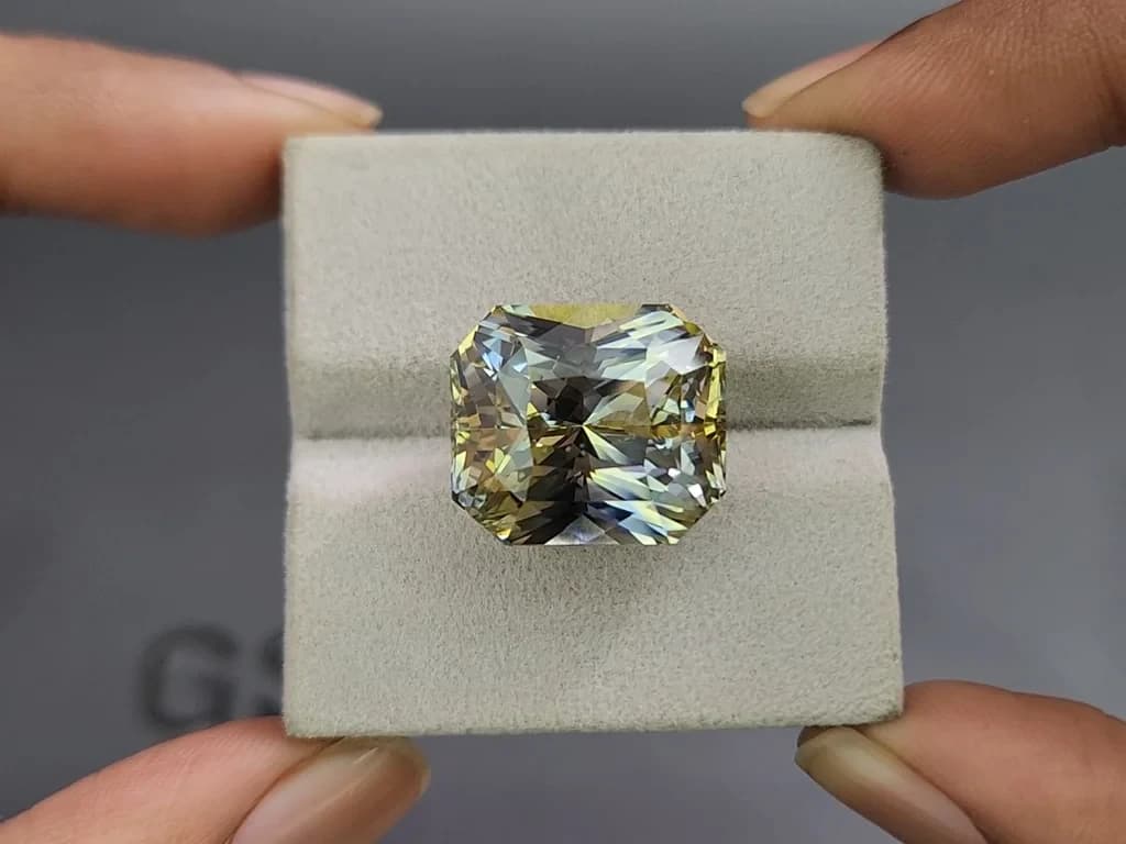 Unheated sapphire Bi-color radiant cut 34.48 carats, Sri Lanka ID 10997