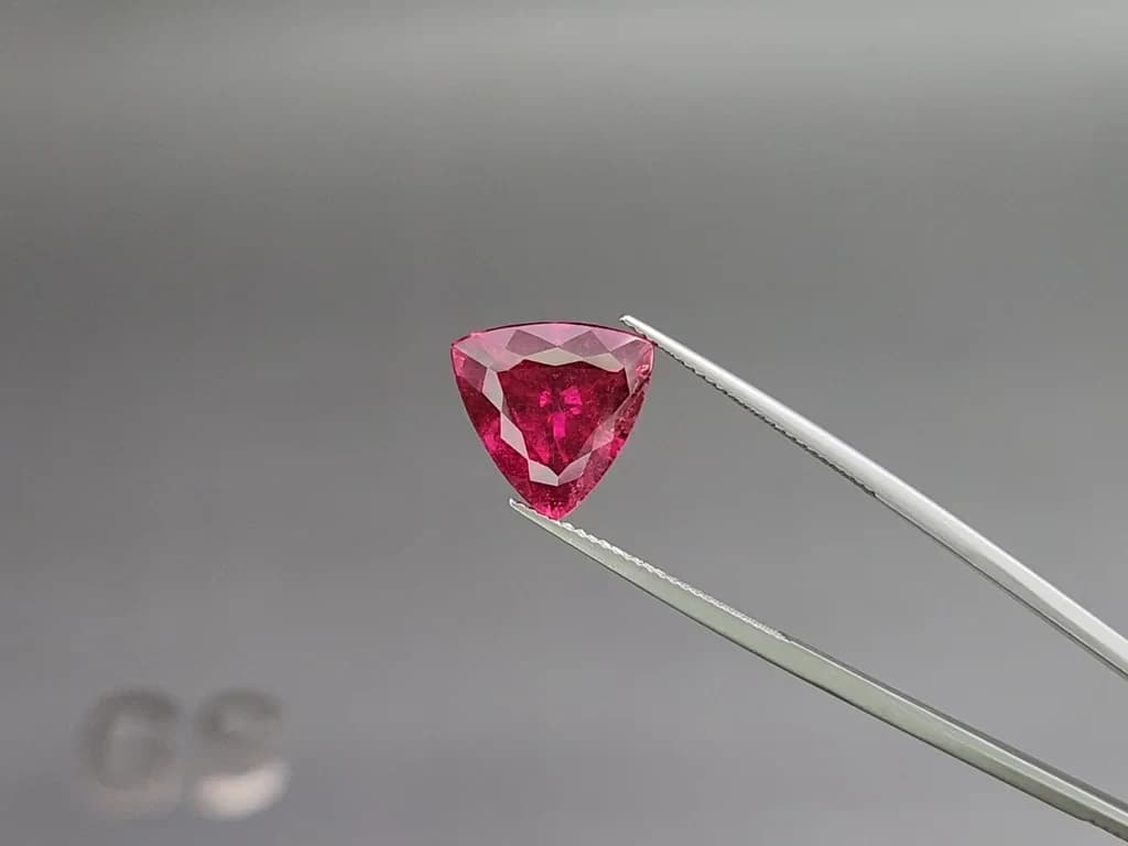 Tourmaline rubellite trillion cut 6.68 carats, Africa ID 10998
