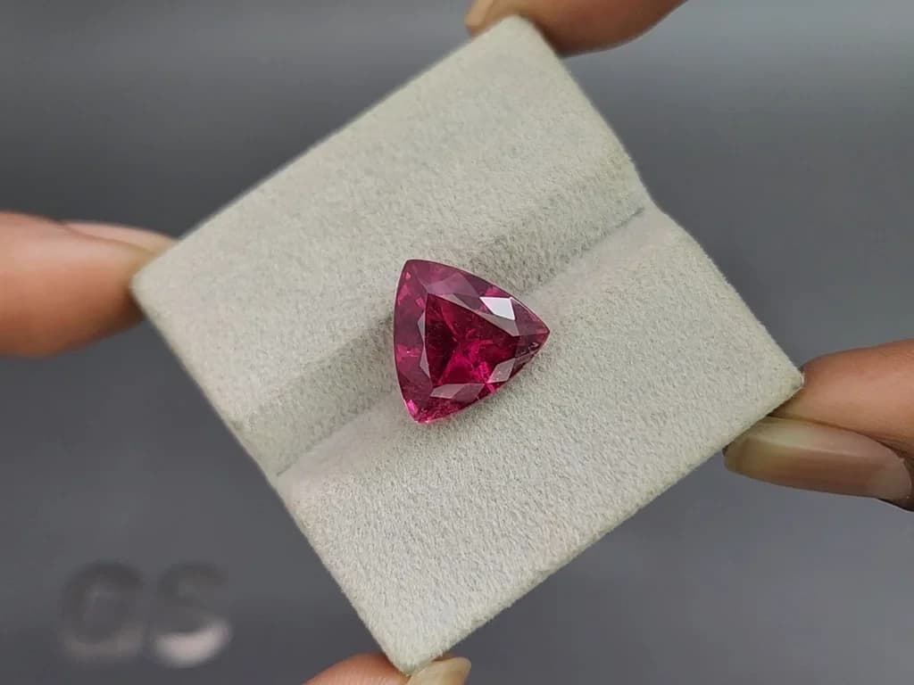 Tourmaline rubellite trillion cut 6.68 carats, Africa ID 10998
