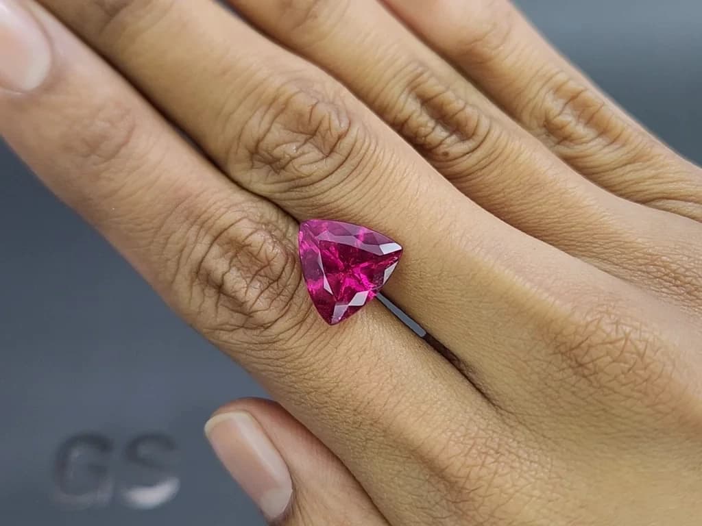 Tourmaline rubellite trillion cut 6.68 carats, Africa ID 10998
