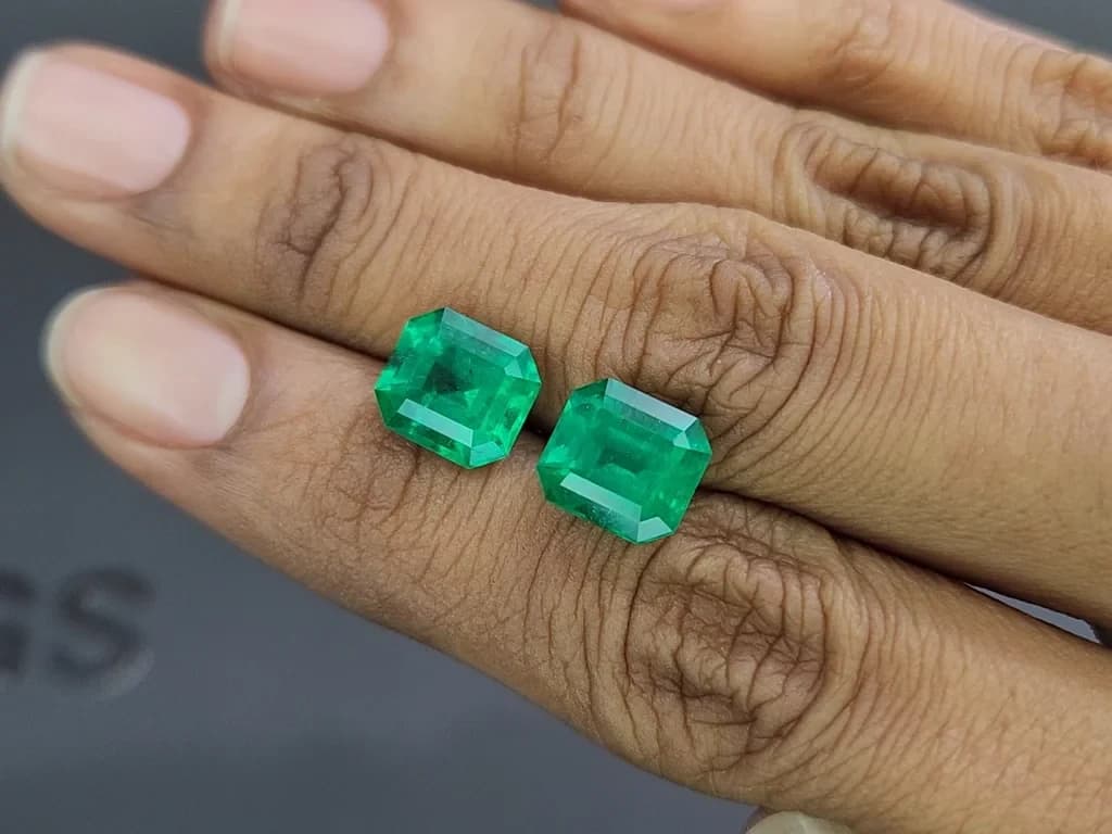 Pair of Muzo Vivid Green emeralds in octagon cut 7.08 carats, Colombia ID 11099