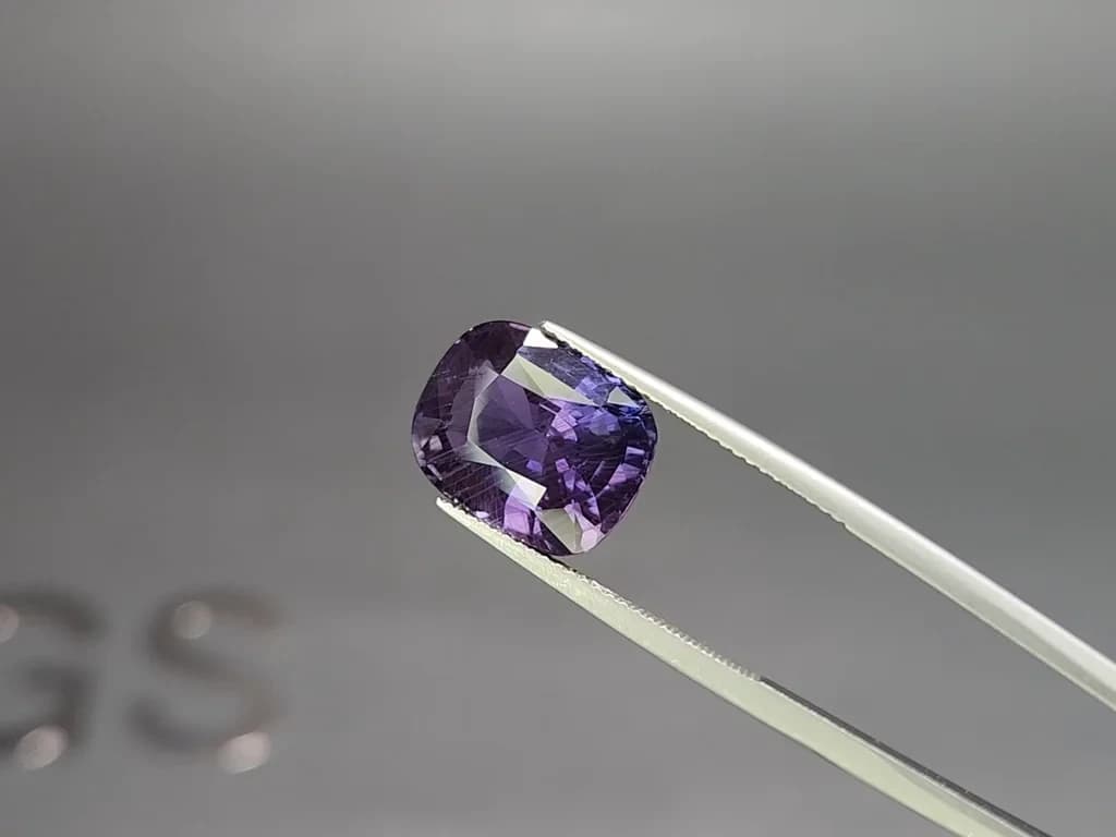 Unheated violet sapphire cushion cut 10.10 carats, Sri Lanka ID 12302