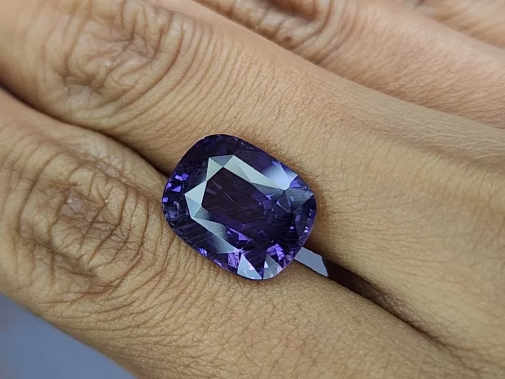 Unheated violet sapphire cushion cut 10.10 carats, Sri Lanka ID 12302