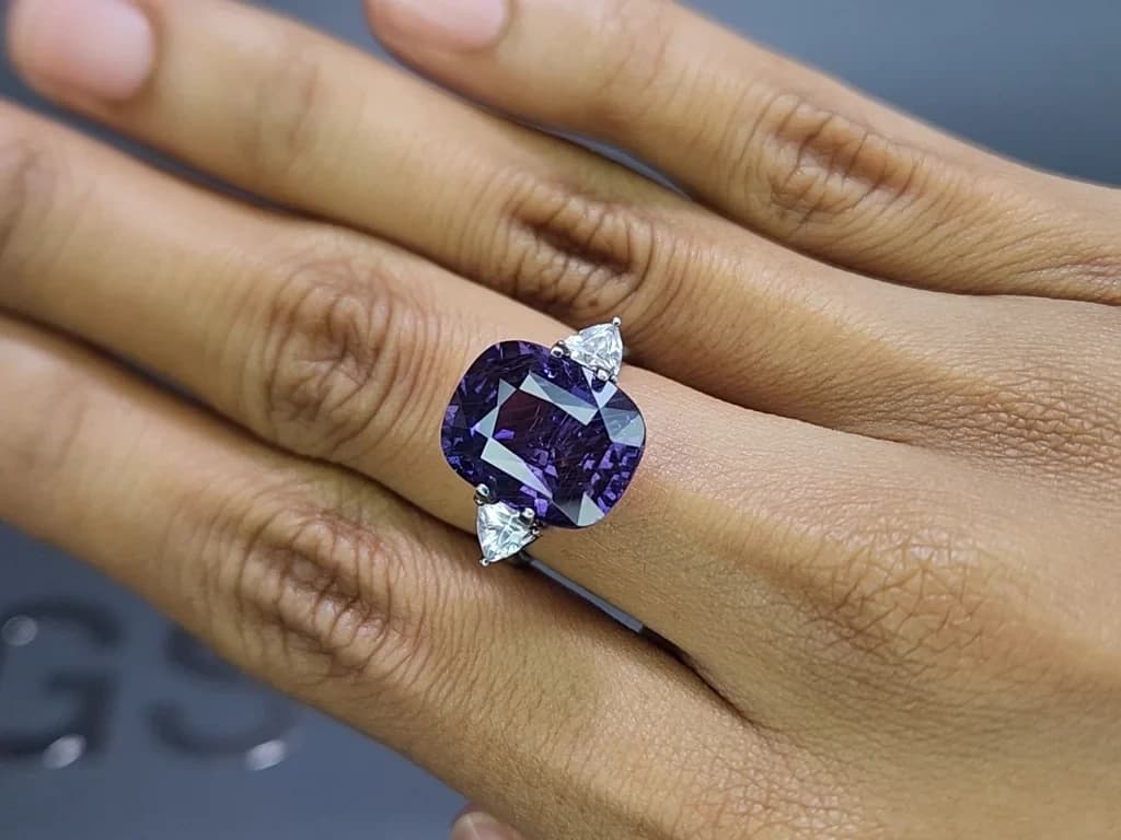 Unheated violet sapphire cushion cut 10.10 carats, Sri Lanka ID 12302