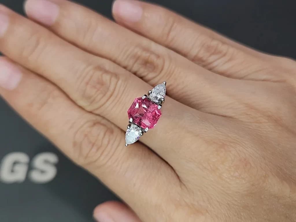 Spinel Vivid Pink Mahenge radiant cut 2.53 carats, Tanzania ID 12402
