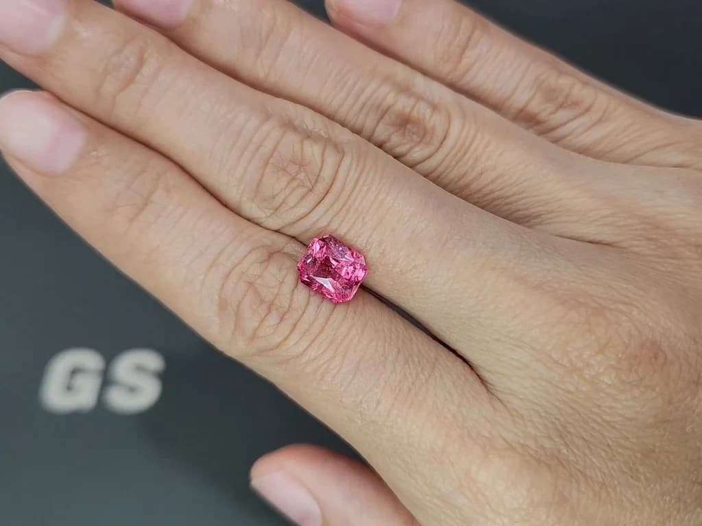 Spinel Vivid Pink Mahenge radiant cut 2.53 carats, Tanzania ID 12402