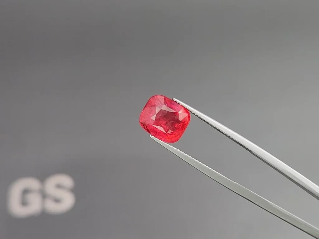 Intense red Mahenge spinel in cushion cut 5.11 carats, Tanzania ID 10800