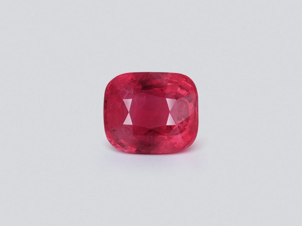 Intense red Mahenge spinel in cushion cut 5.11 carats, Tanzania ID 10800