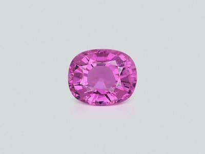 Mahenge spinel Vivid Pink oval cut 3.52 carats, Tanzania ID 11851