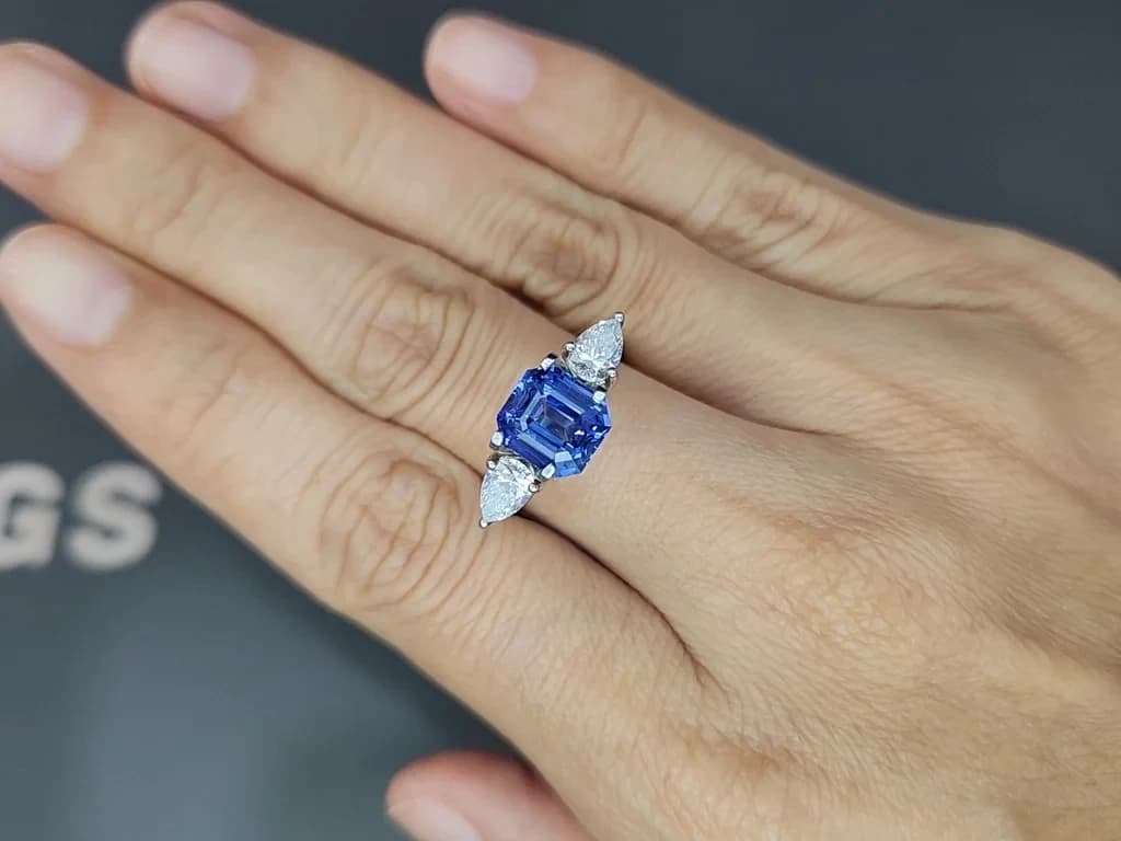 Cornflower Blue sapphire in octagon cut 3.04 carats, Sri Lanka ID 11803