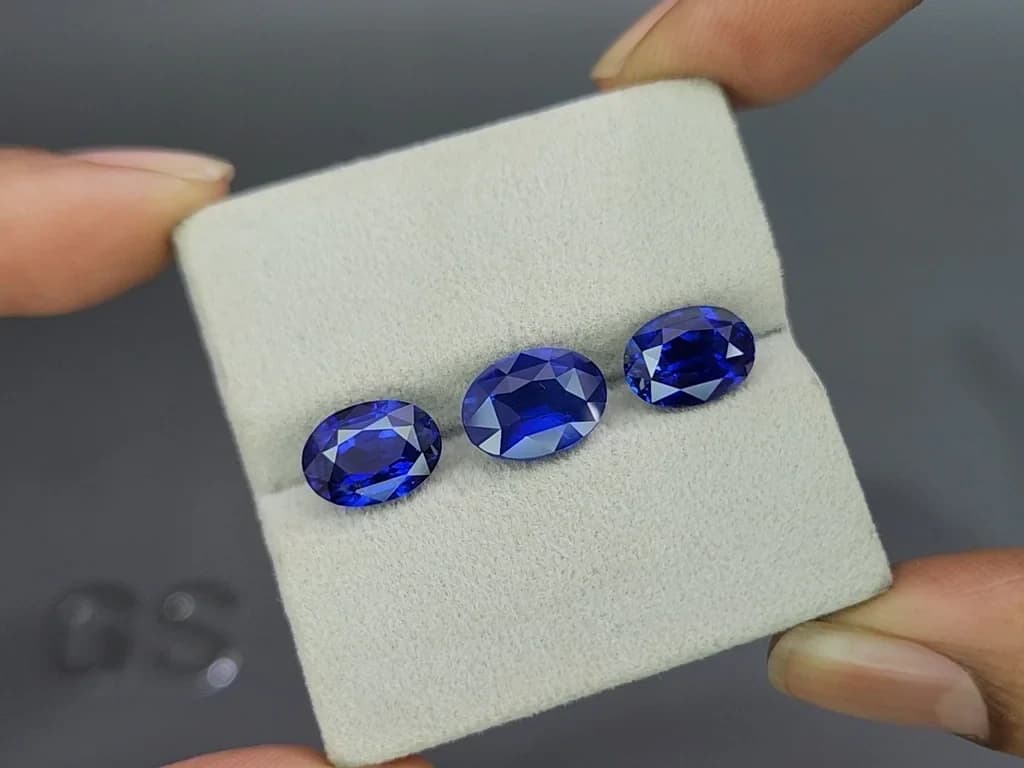 Set of Royal Blue sapphires in oval cut 10.56 carats, Sri Lanka ID 11102