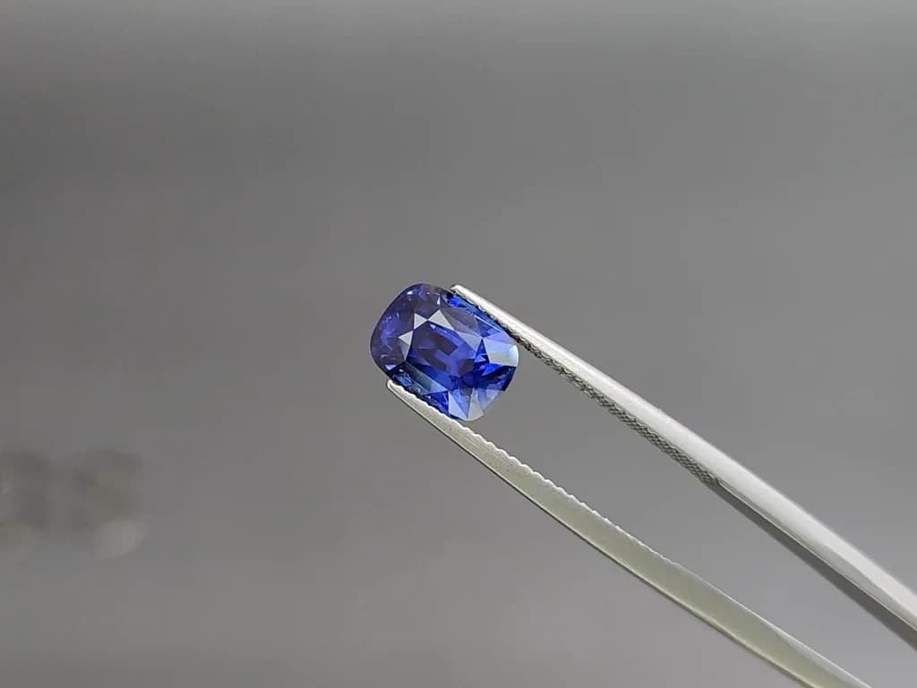 Sapphire Royal Blue cushion cut 3.24 carats, Sri Lanka ID 11403