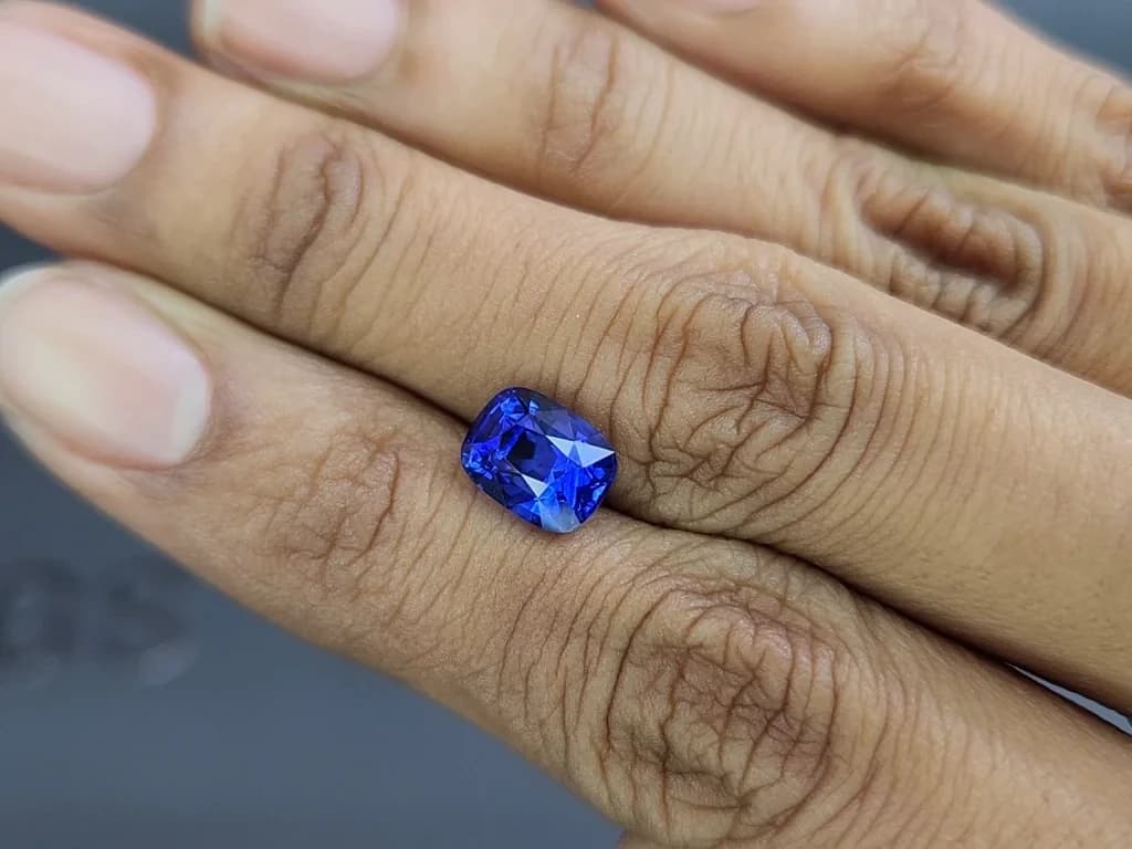 Sapphire Royal Blue cushion cut 3.24 carats, Sri Lanka ID 11403