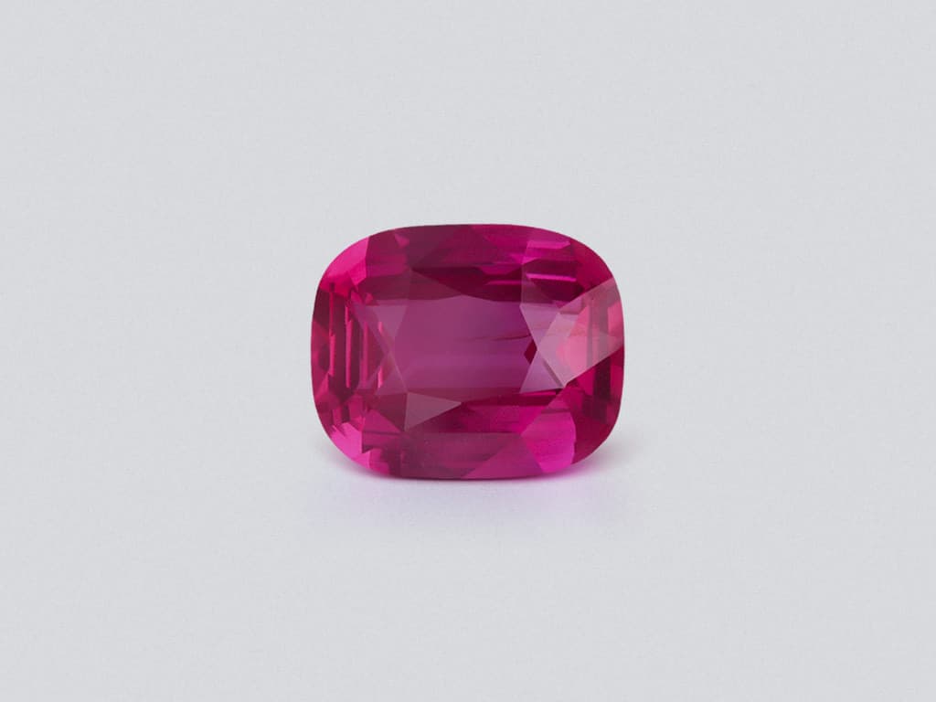 Unheated Intence Pink sapphire in cushion cut 4.11 carats, Mozambique ID 10803